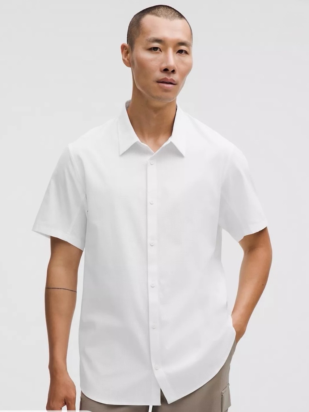 Lululemon Airing Easy WovenAir White Short Sleeve Button Down Shirt Men’s XL